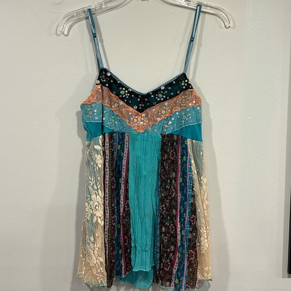 Rue21. Y2K flowy Tank. Large - Picture 1 of 8